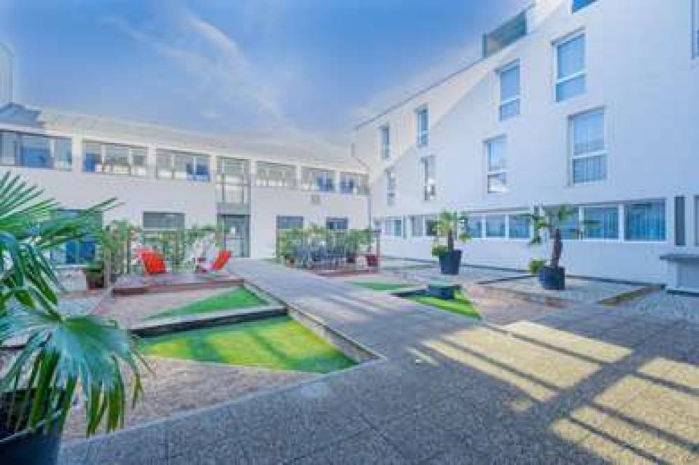 Comfort Suites Pau Idron 8