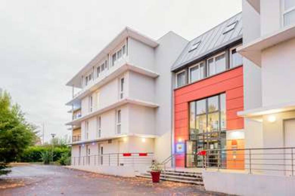 Comfort Suites Pau Idron 4