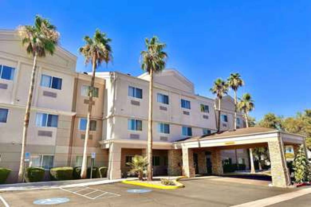 Comfort Suites Phoenix North 1