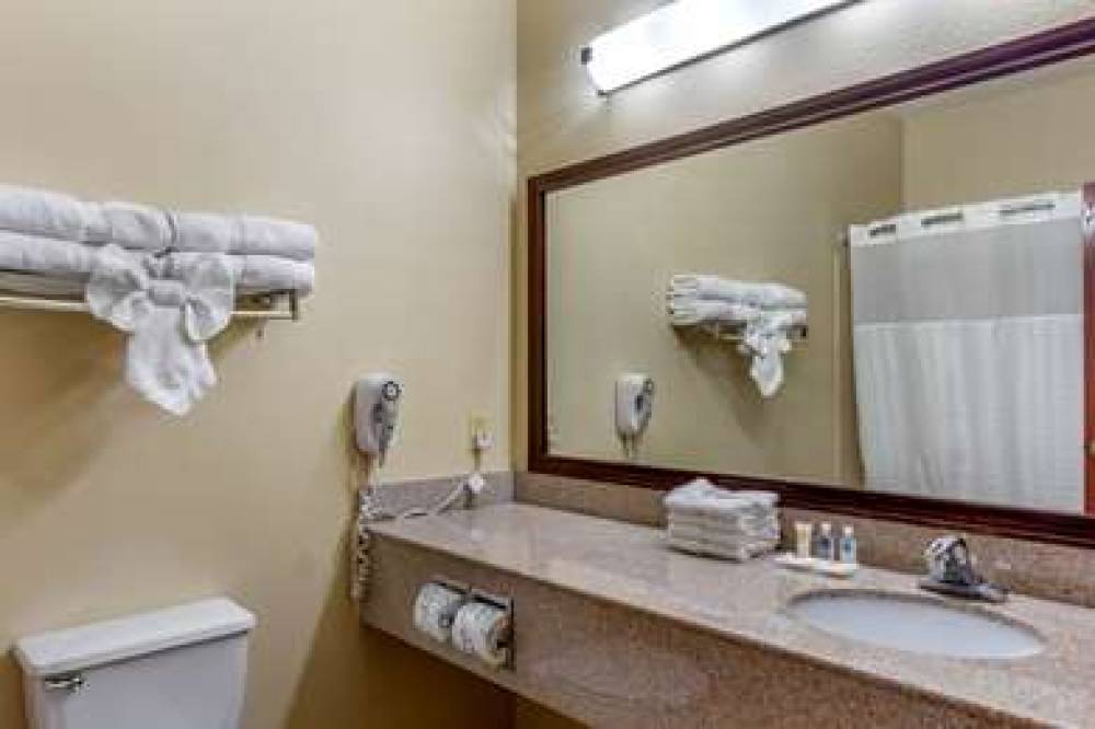 Comfort Suites Plainview 9