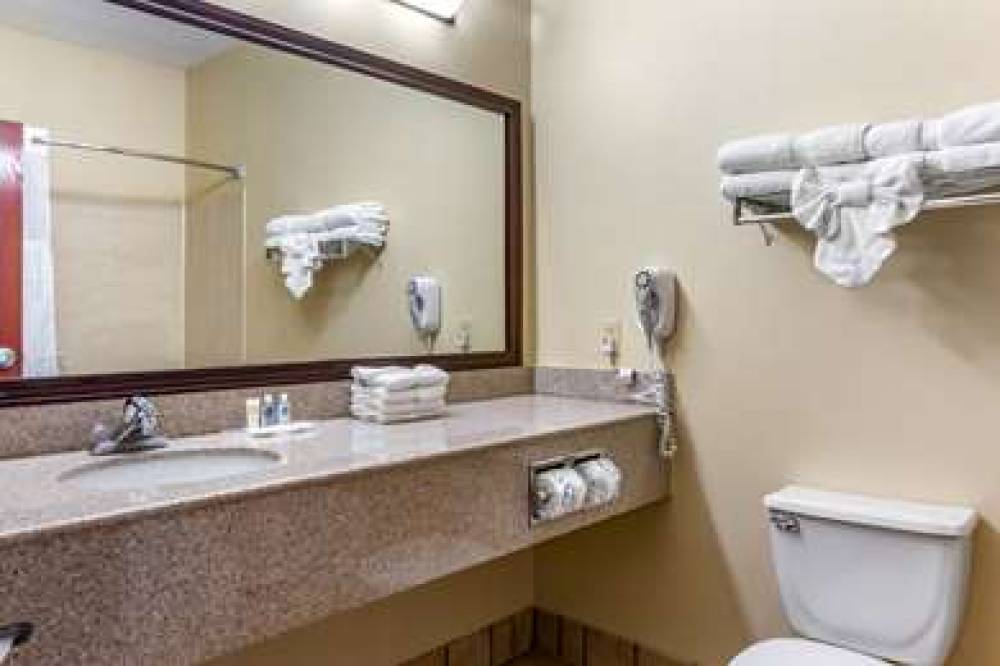 Comfort Suites Plainview 8