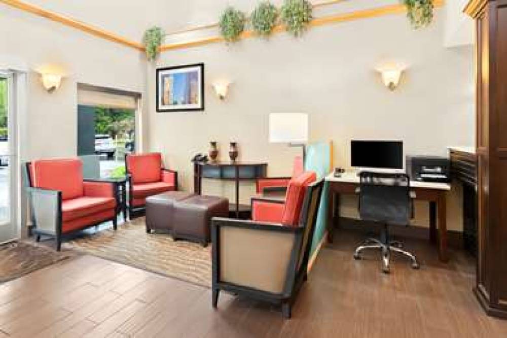 Comfort Suites Portland Airport 9