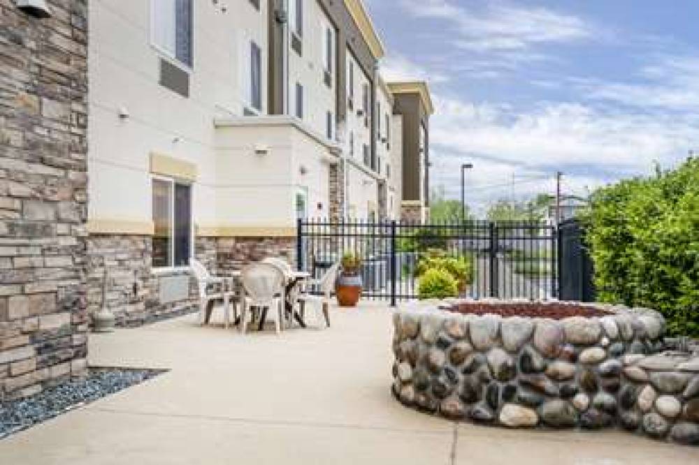 Comfort Suites Redding Shasta Lak