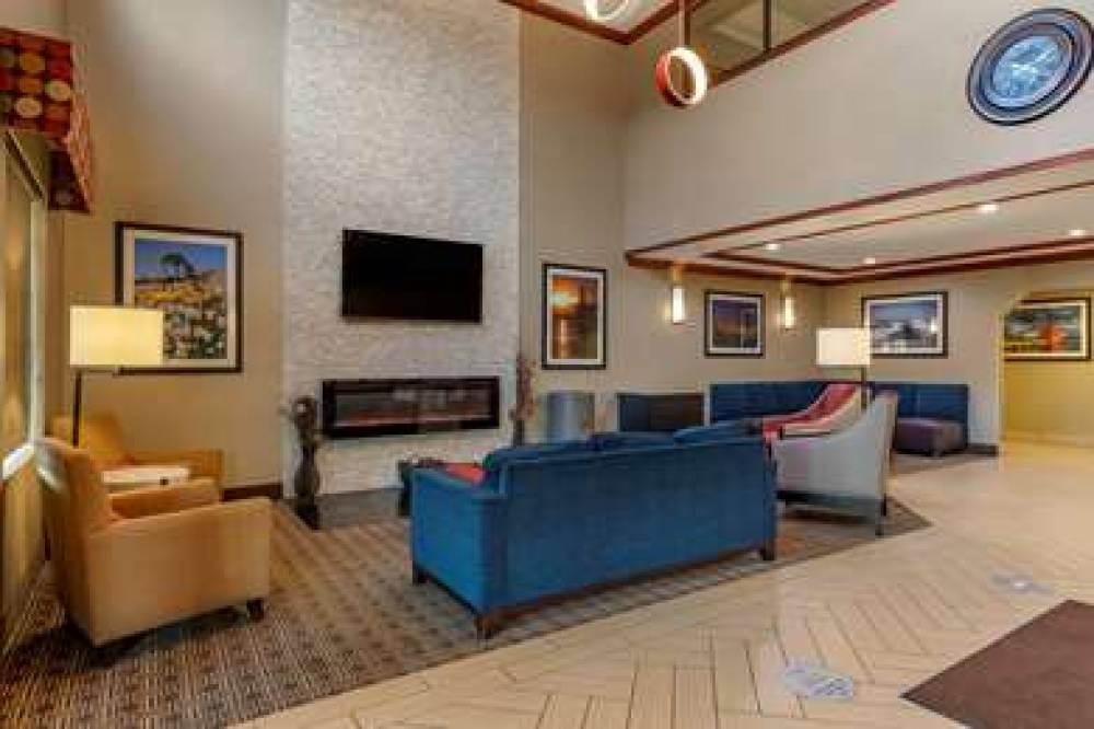 Comfort Suites South 5