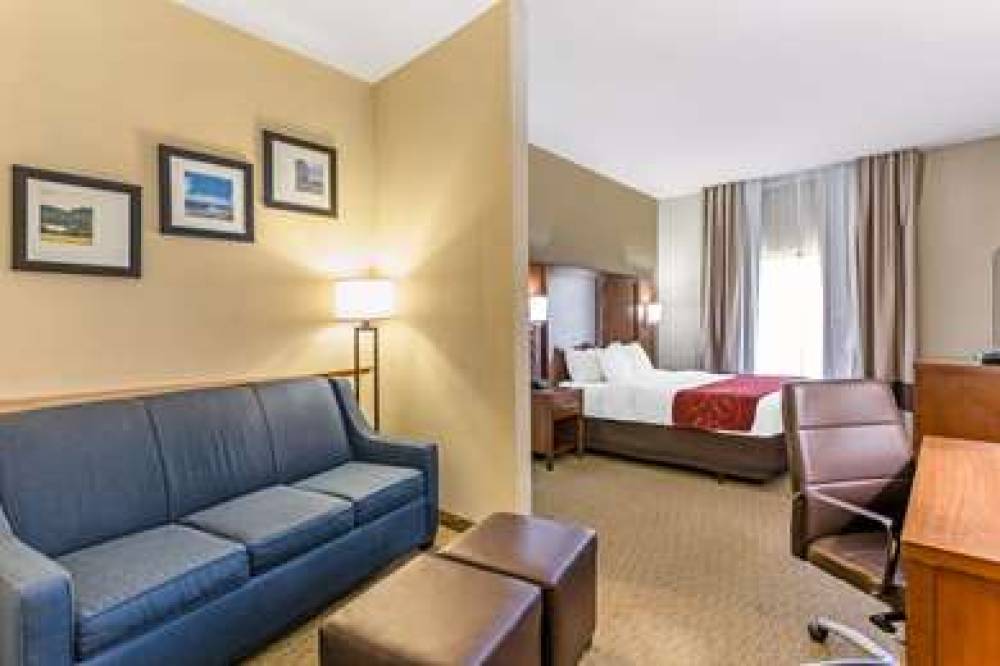 Comfort Suites South Point - Huntington 9