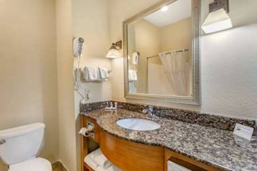 Comfort Suites South Point - Huntington 8