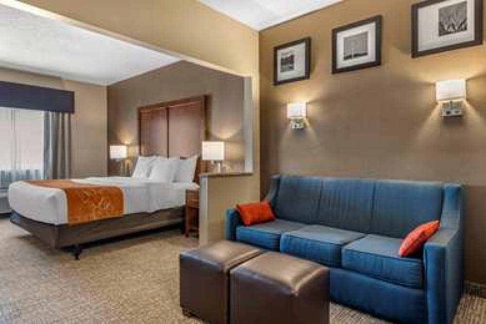 Comfort Suites Terre Haute University Area 8