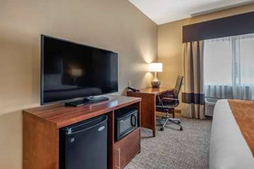 Comfort Suites Terre Haute University Area 10