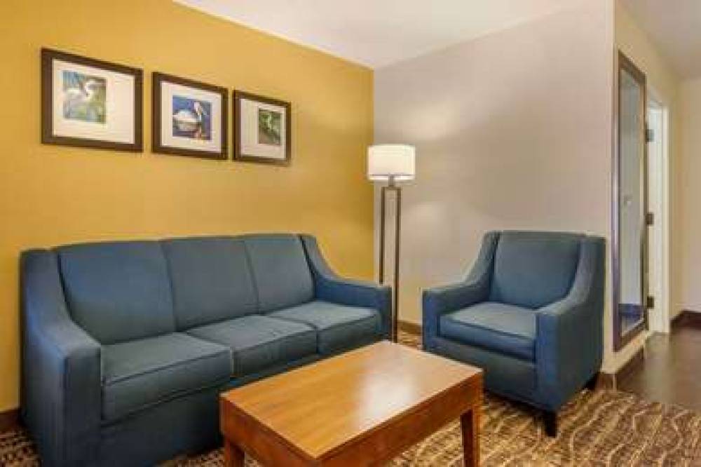 Comfort Suites The Villages 10