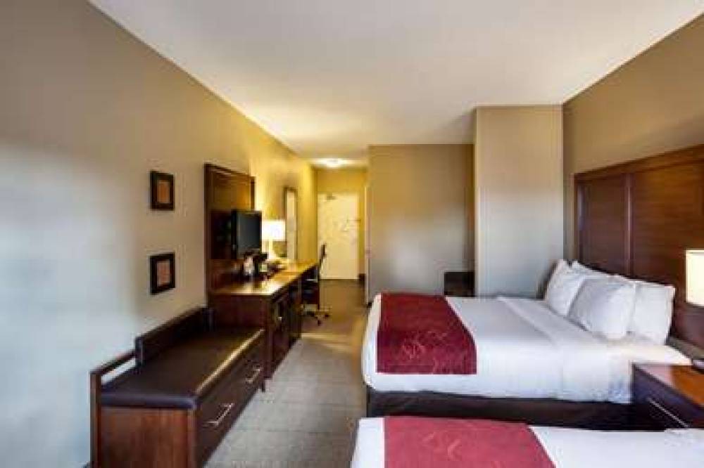 Comfort Suites University 10