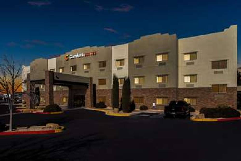 Comfort Suites University 4