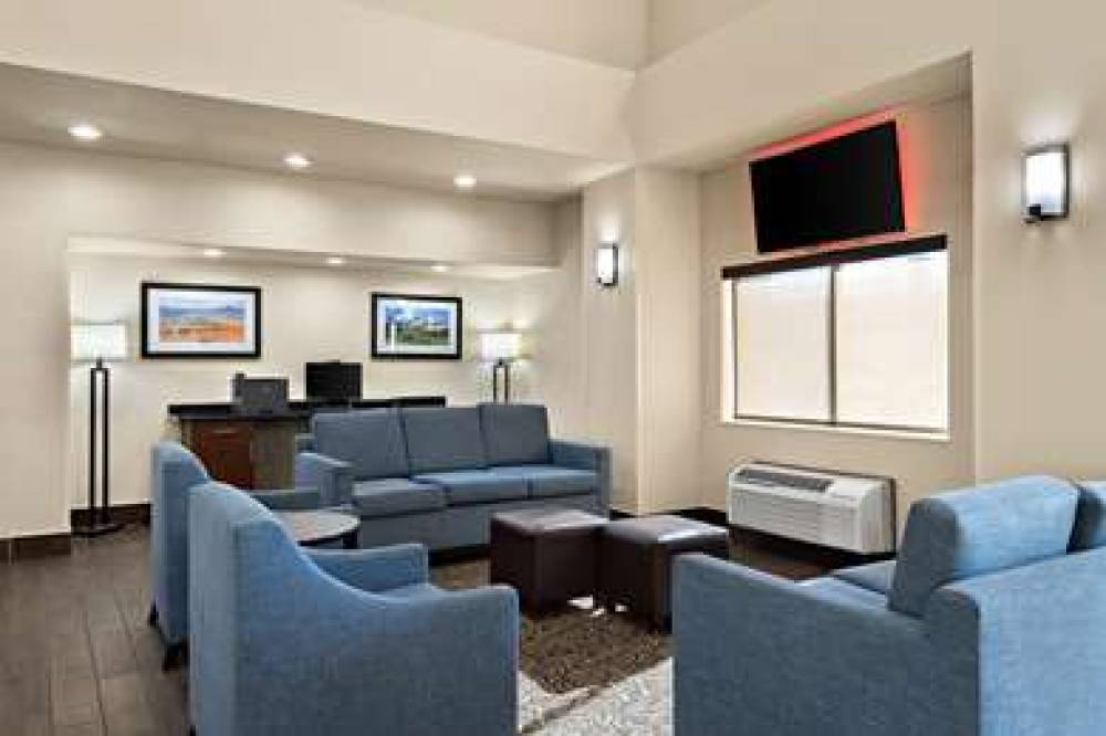 Comfort Suites University 7