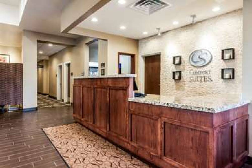 Comfort Suites University 6