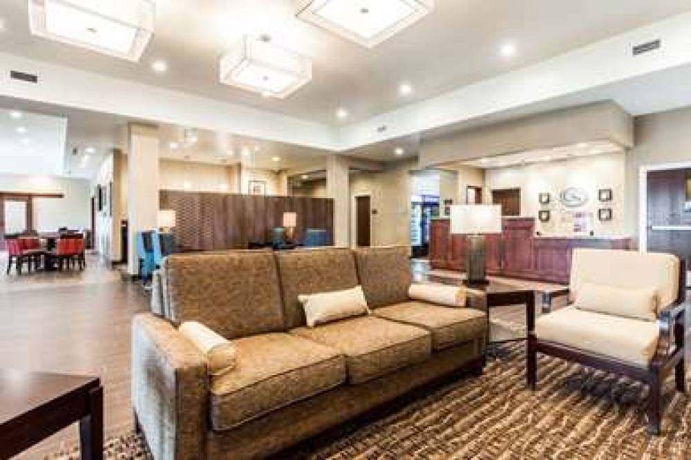 Comfort Suites University 5