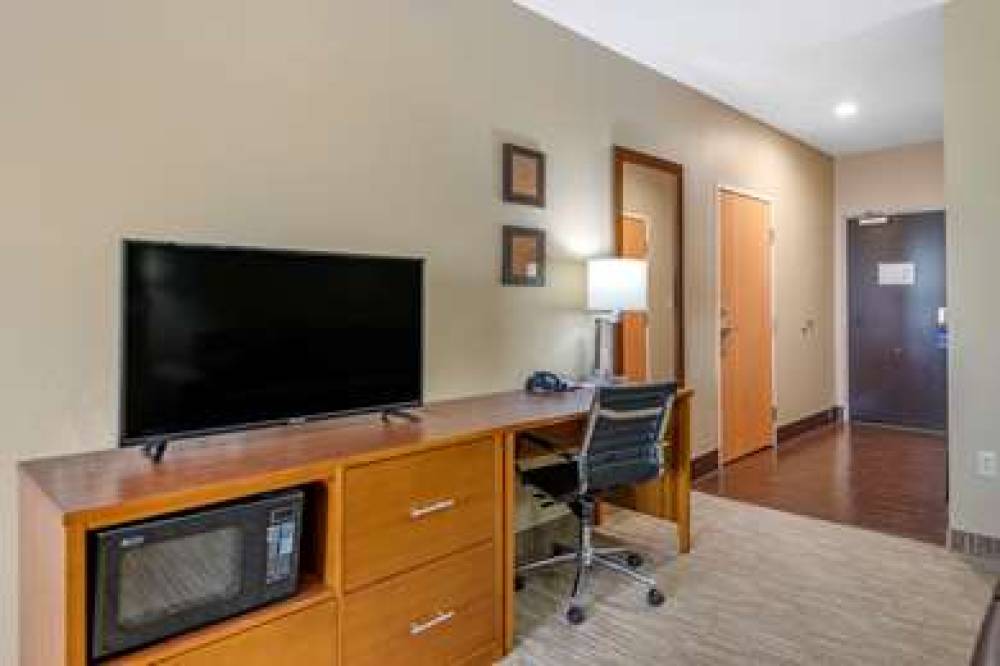 COMFORT SUITES UNIVERSITY 6