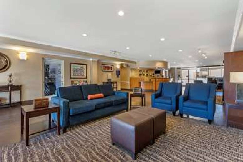 Comfort Suites Visalia - Convention Center 4