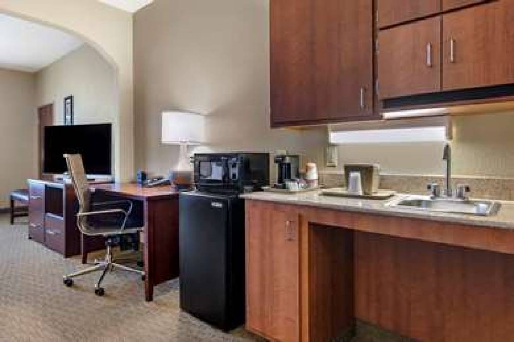 Comfort Suites Waco Near University Area 8