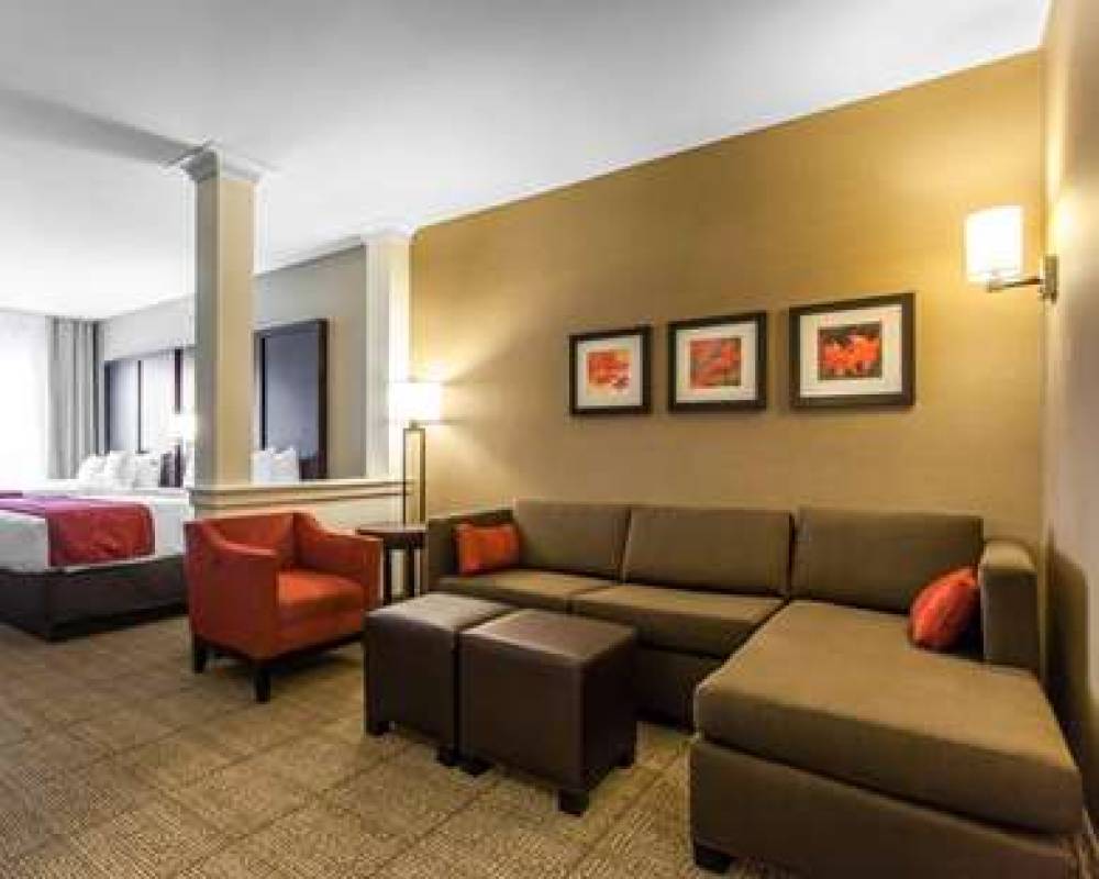 COMFORT SUITES YOUNGSTOWN 6