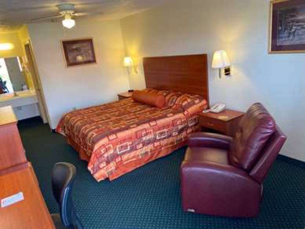 COUNTRY HEARTH INN AND SUITES 5