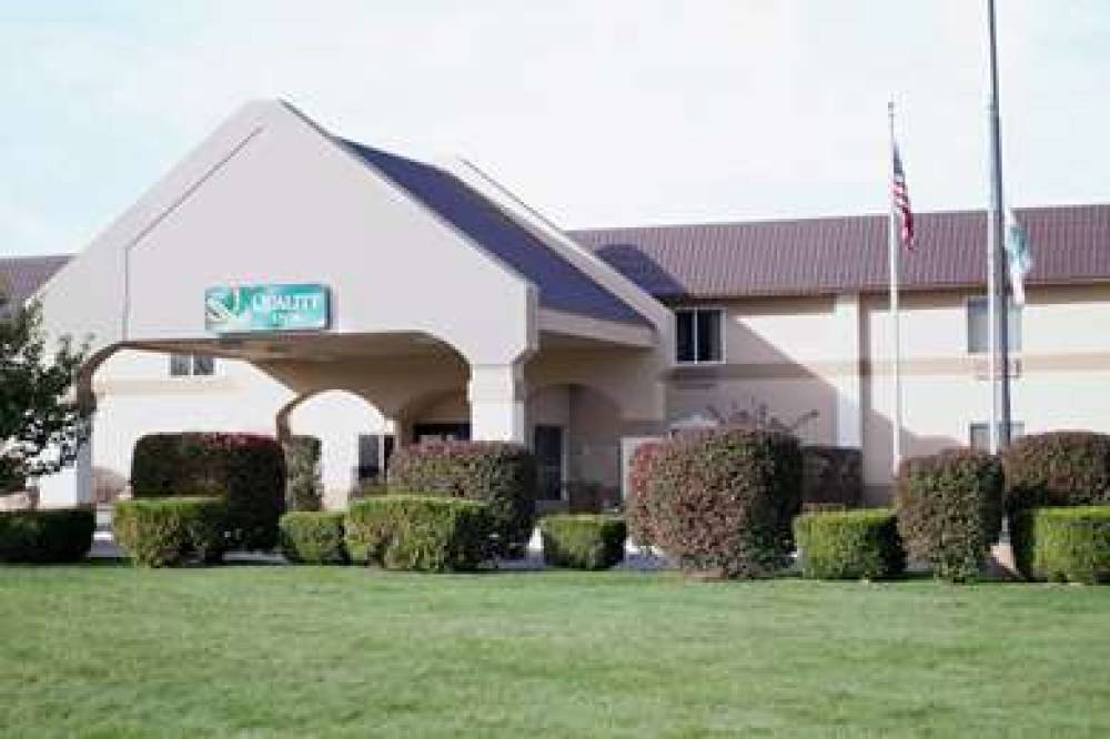 COUNTRY INN AND SUITES BATTLE CREEK 1