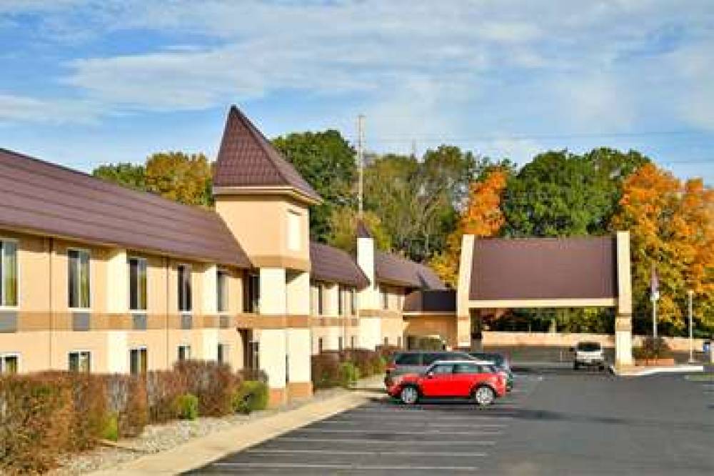 COUNTRY INN AND SUITES BATTLE CREEK 2