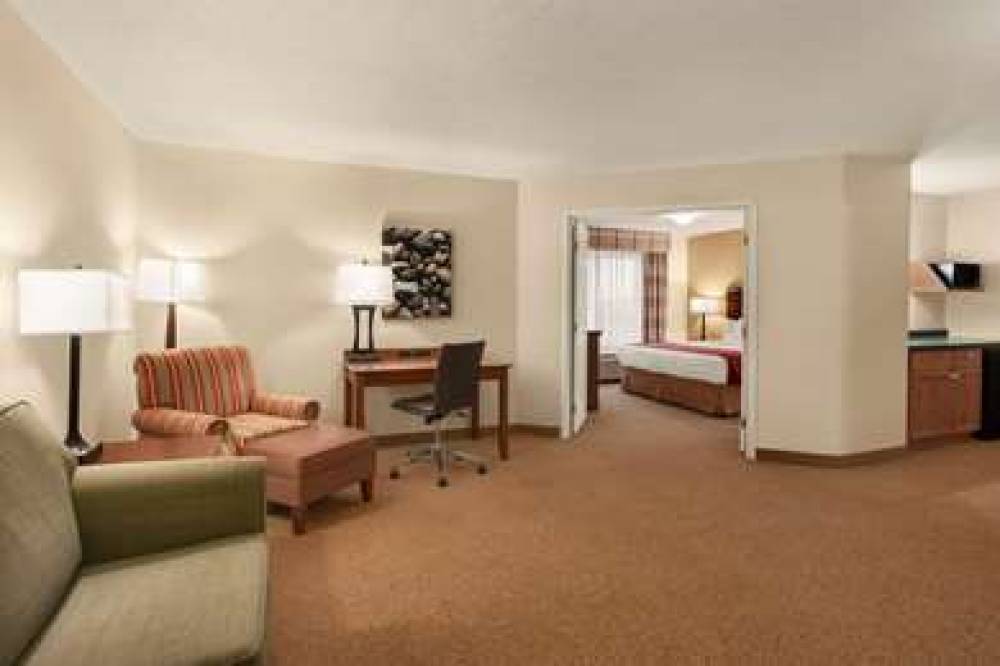 COUNTRY INN AND SUITES BY RADISSON 5