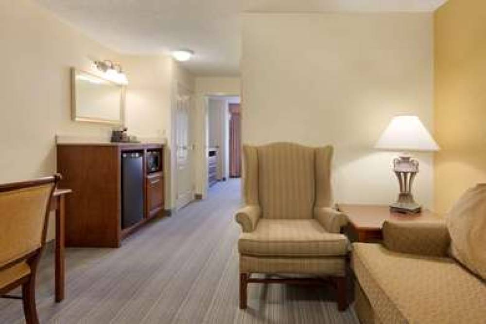 COUNTRY INN AND SUITES BY RADISSON 5