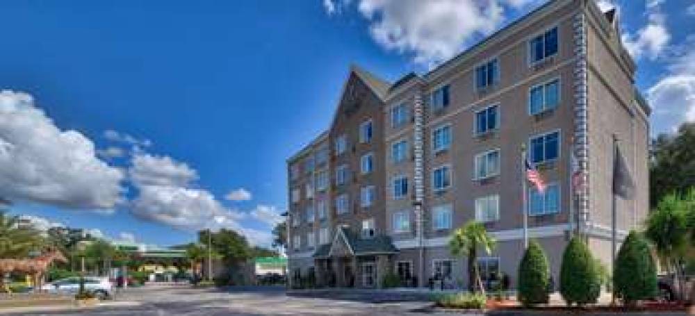 COUNTRY INN AND SUITES BY RADISSON 2