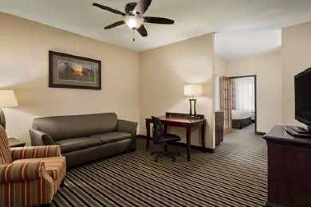 COUNTRY INN AND SUITES BY RADISSON 6