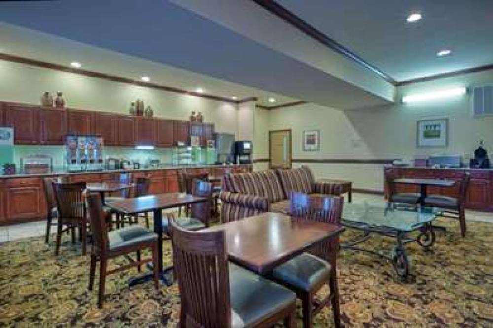 COUNTRY INN AND SUITES BY RADISSON 9