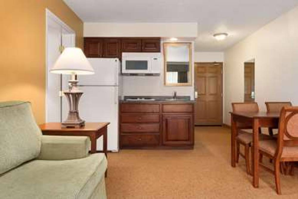 COUNTRY INN AND SUITES BY RADISSON 5