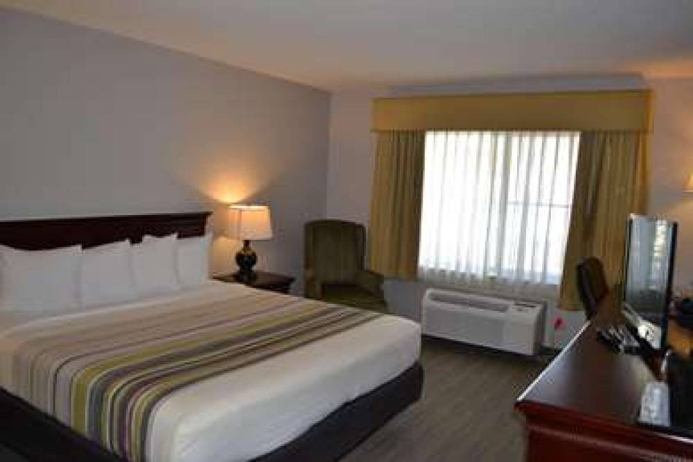 COUNTRY INN AND SUITES GURNEE 6