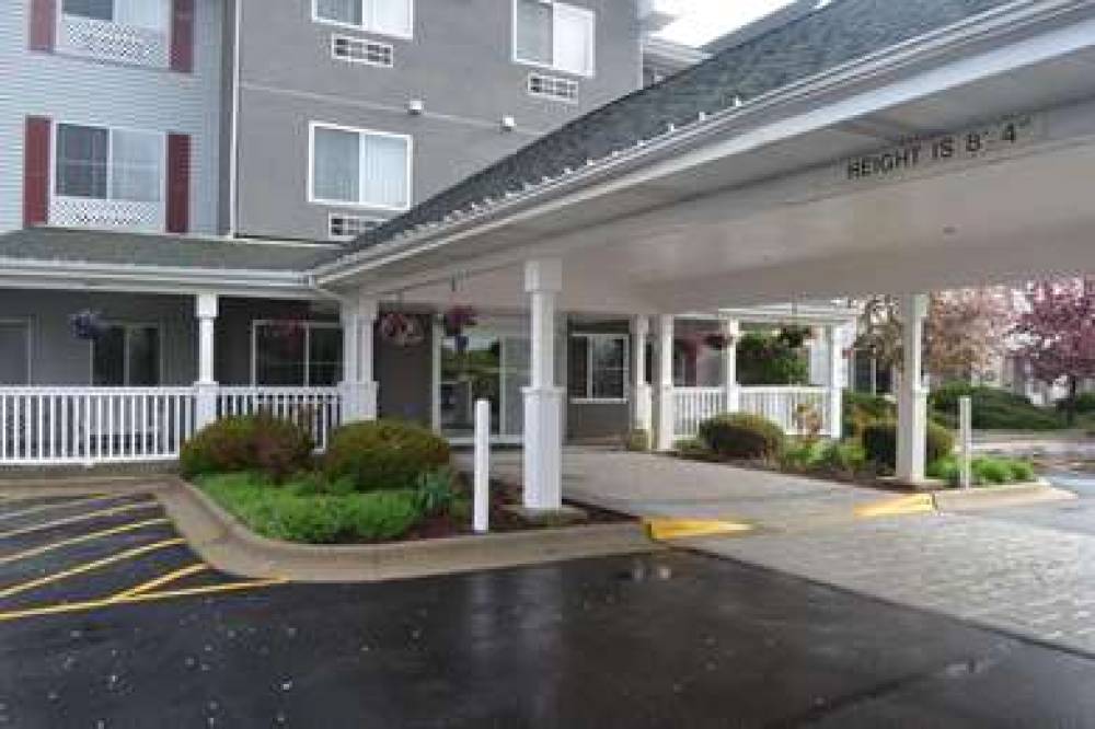 COUNTRY INN AND SUITES GURNEE 1