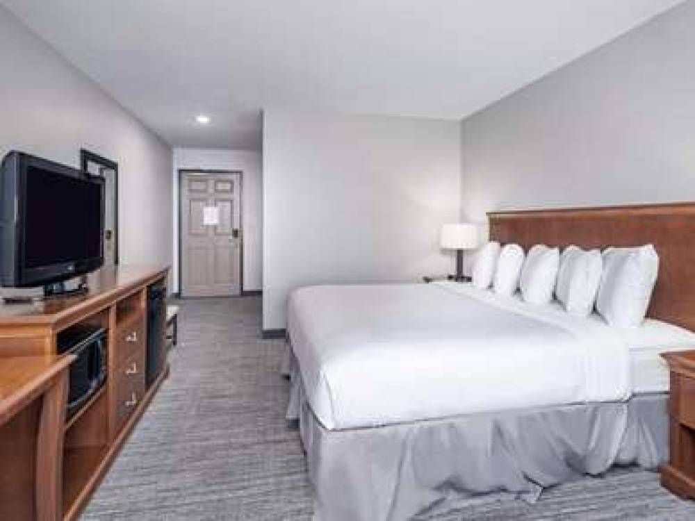 COUNTRY INN AND SUITES MAUMEE 3