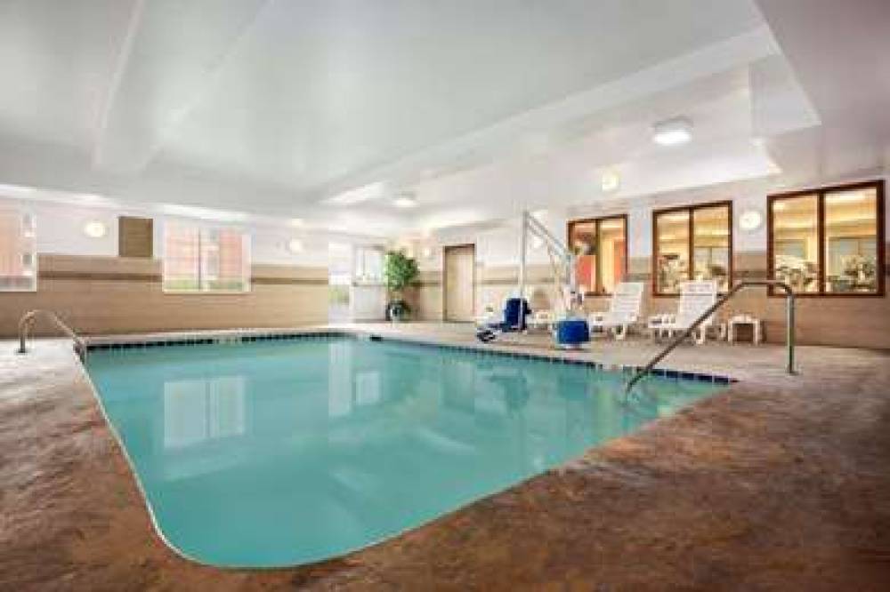 Country Inn & Suites By Carlson, Washington At Meadowlands, PA 8