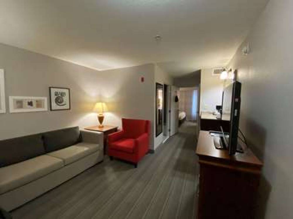 COUNTRY INN & SUITES BY RADISSON AT 7