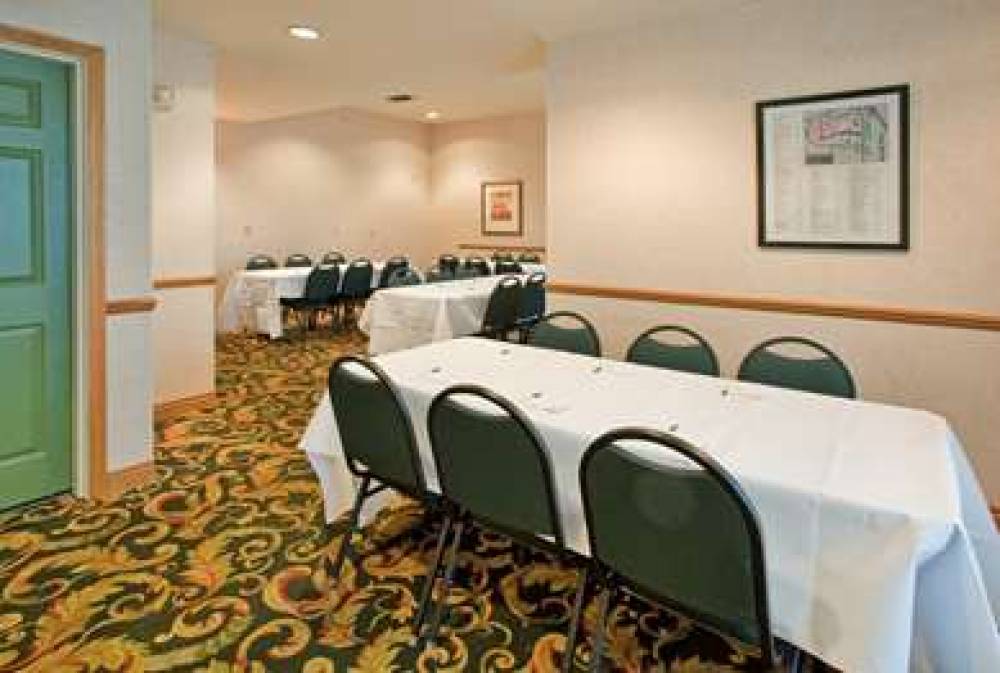 Country Inn & Suites By Radisson, Birch Run-Frankenmuth, MI 8