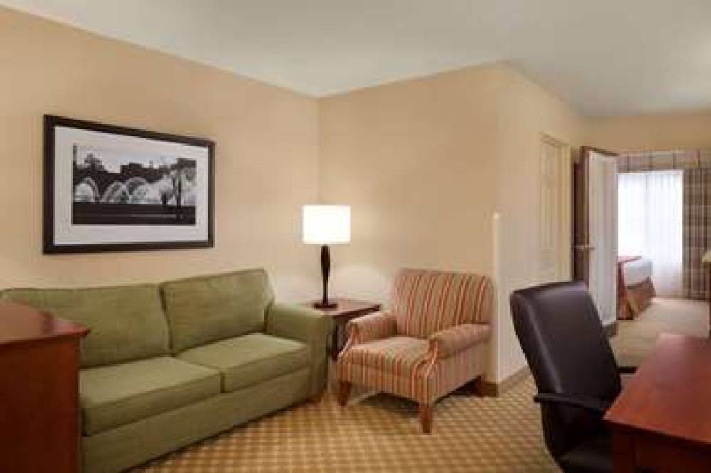 COUNTRY INN & SUITES BY RADISSON CH 6