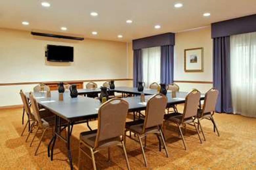 Country Inn & Suites By Radisson, Decatur, IL 9