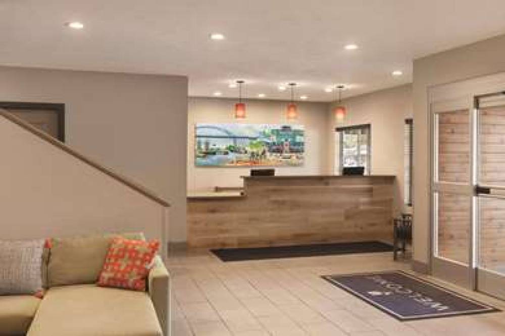 Country Inn & Suites By Radisson, Green Bay North, WI 5