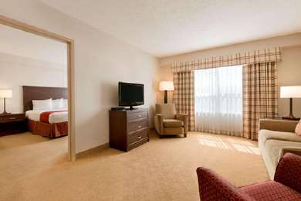 COUNTRY INN SUITES CALGARY 6