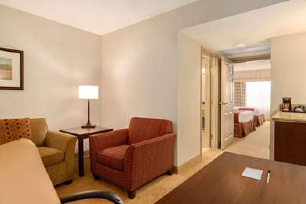 COUNTRY INN SUITES CALGARY 7