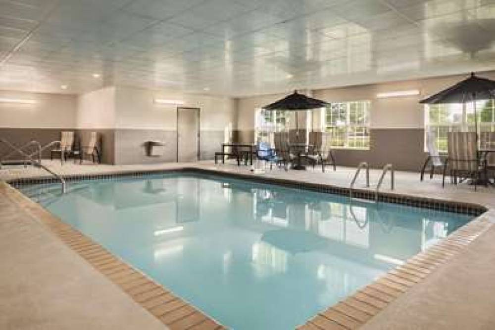 COUNTRY INN SUITES CORALVILLE 6