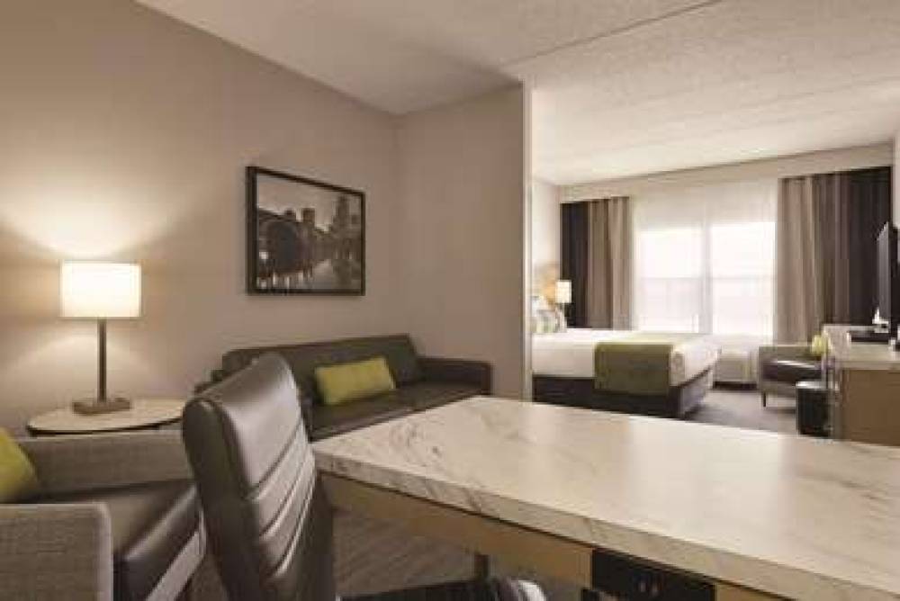 COUNTRY INN SUITES SHOREVIEW 7