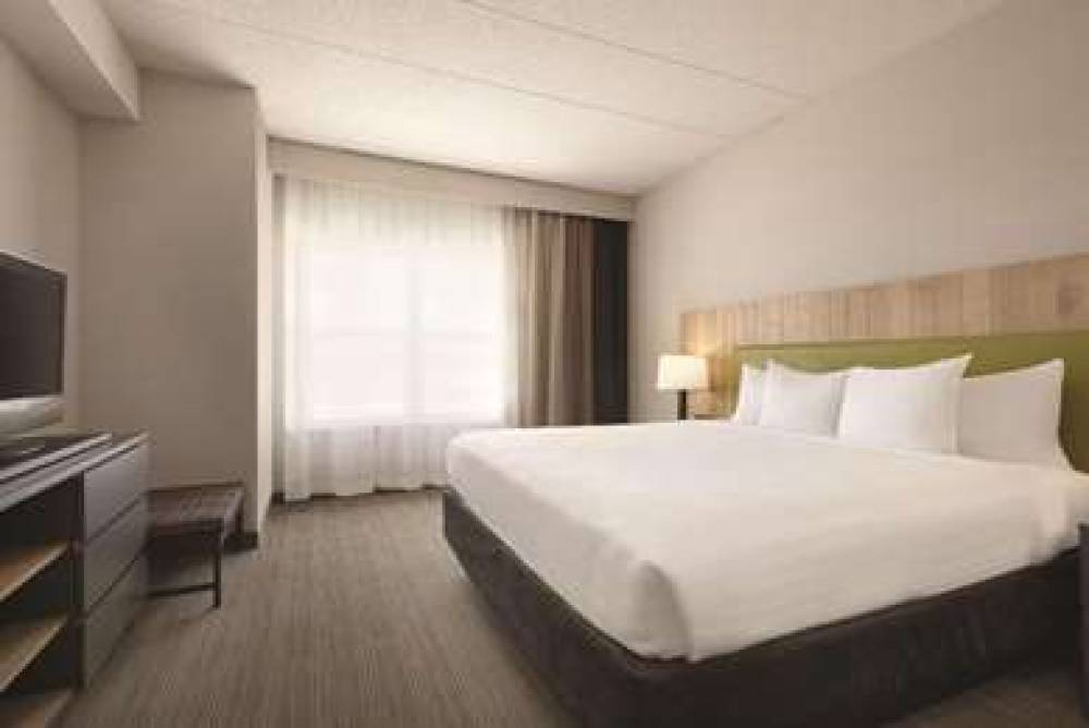 COUNTRY INN SUITES SHOREVIEW 3