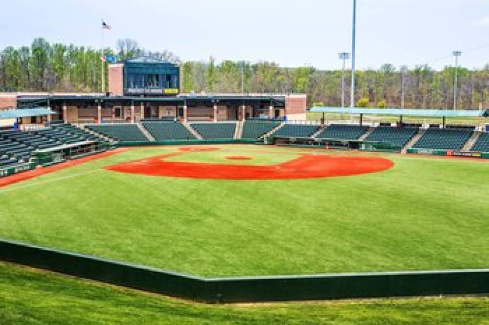 Courtyard By Marriott Aberdeen At Ripken Stadium 10