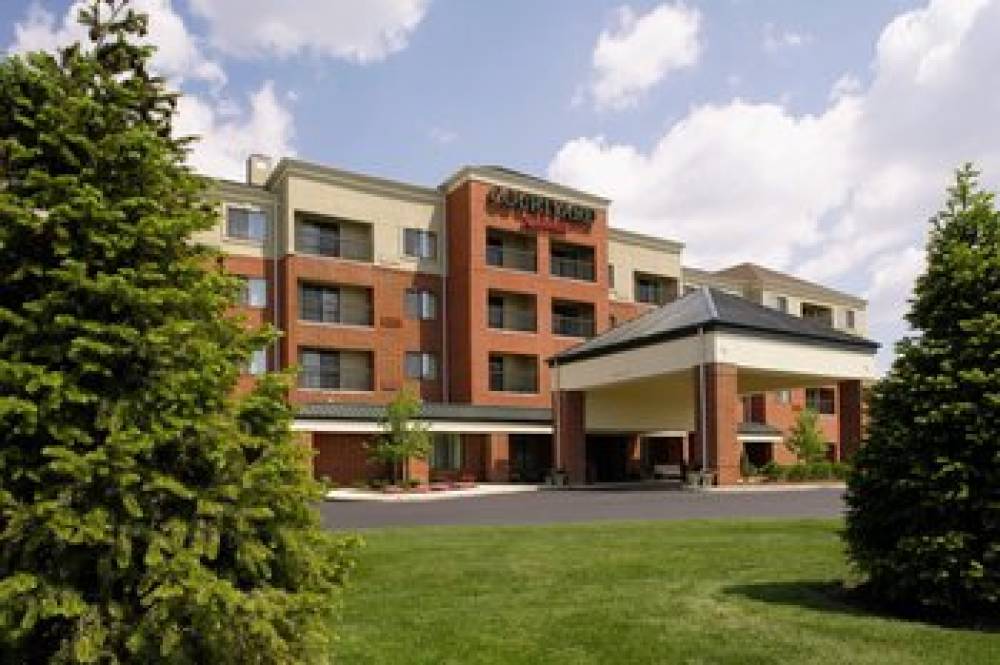 Courtyard By Marriott Akron Stow 2