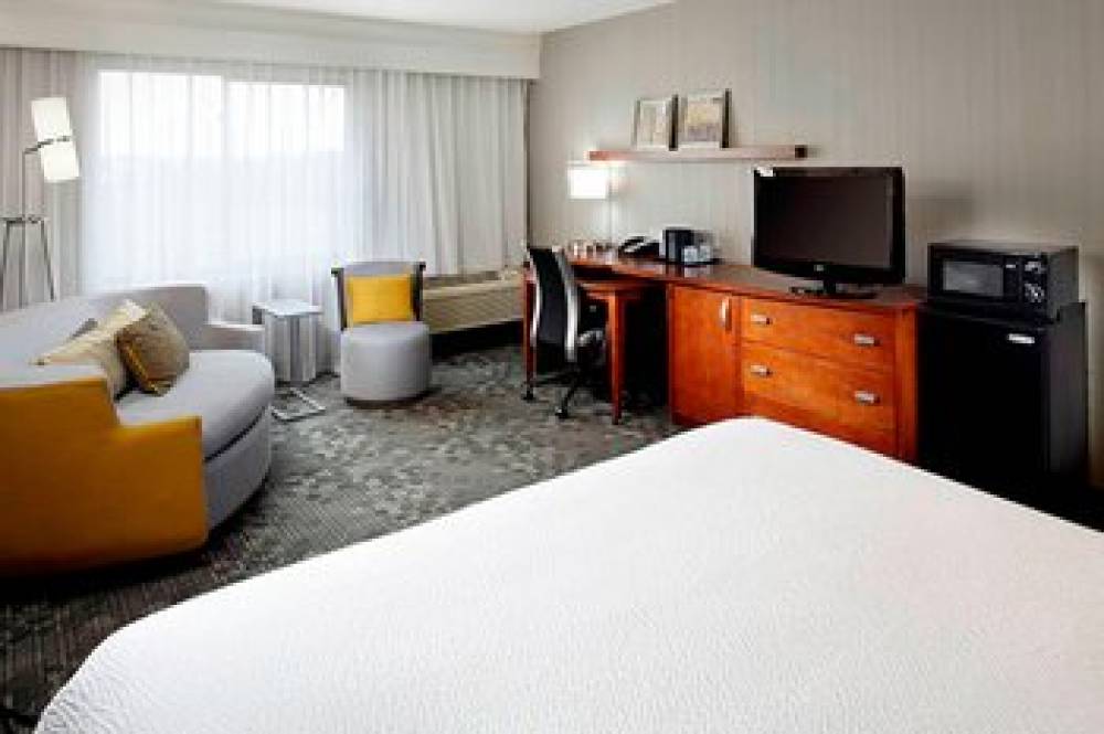 Courtyard By Marriott Akron Stow 8