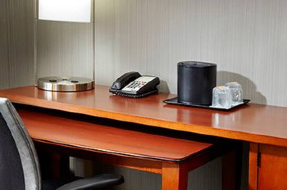 Courtyard By Marriott Akron Stow 9