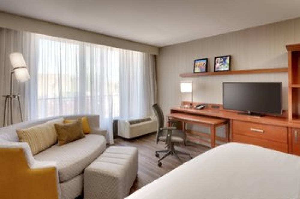 Courtyard By Marriott Albuquerque 10